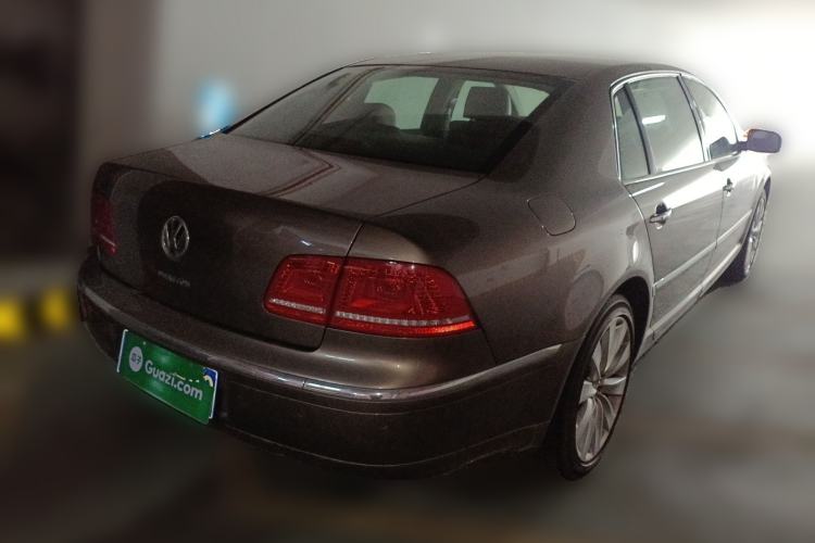 Used Volkswagen Phaeton 2011 3.6L V6 4-Seater Extended-Length Individual Edition Rear Right 45 Deg