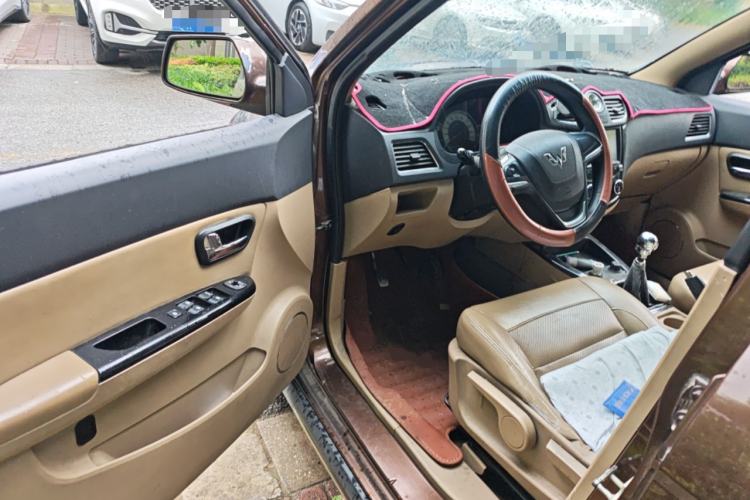 Used Wuling Hongguang 2014 1.5L S Luxury Model Driver Seat