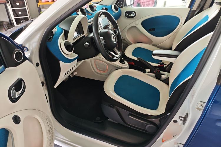 Used smart forfour 2016 0.9T 66 kW Ultimate Edition Interior 3