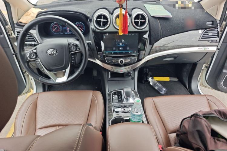 Used BYD Tang New Energy 2015 2.0T Four-Wheel-Drive Flagship Model