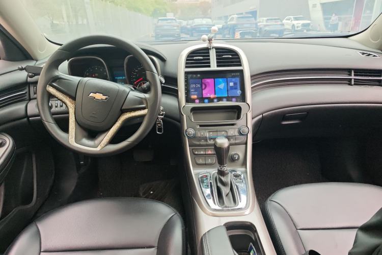 Used Chevrolet Malibu 2013 1.6T Automatic Comfort Edition Center Console