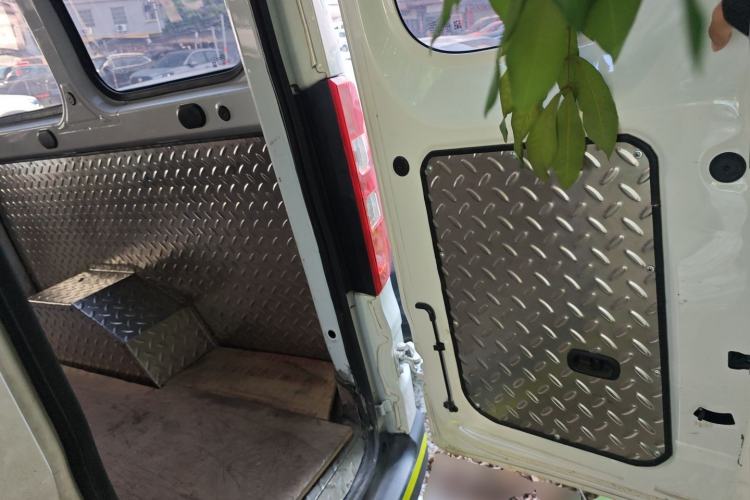 Used Wuling Yangguang 2024 300KM Comfort Version Passenger Van 75kW
