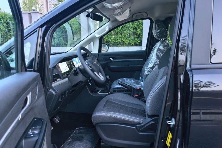 Used BAW Ruisheng Ace M7 2026 Model 1.6L Manual Standard Wheelbase Comfort 7-seater Interior 4