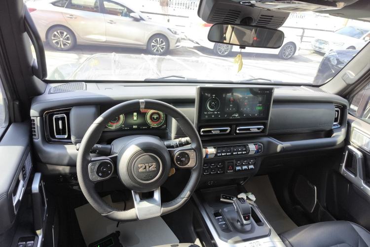 Used 212 T01 2024 2.0T Mechanic Center Console