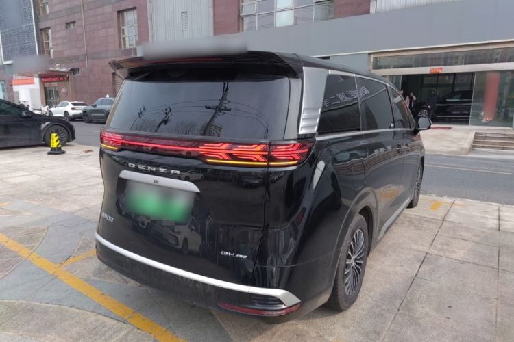 Used Denza D9 2024 DM-i 980 Four-Wheel Drive Prestige Model
