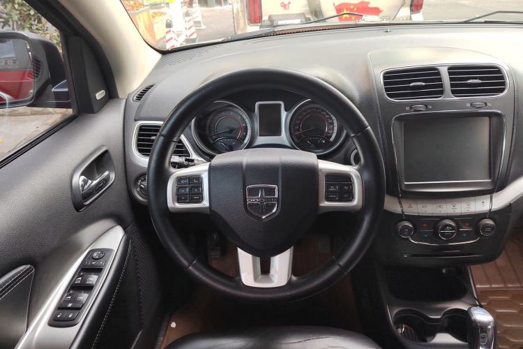 Used Dodge Journey 2013 2.4L Two-Wheel Drive Luxury Version