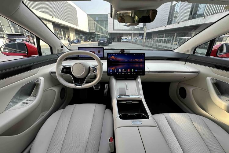 Used Hima Luxeed S7 2025 785 km Ultra