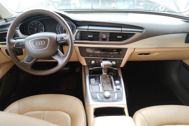 Used Audi A7 2012 2.8FSI quattro Ambition model Center Console