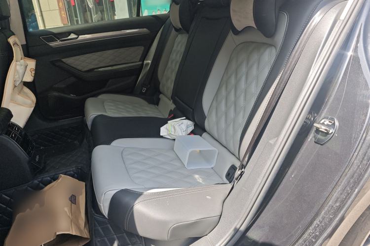 Used Volkswagen Magotan 2023 2 Million Units Limited Edition 330TSI DSG Leading Version
