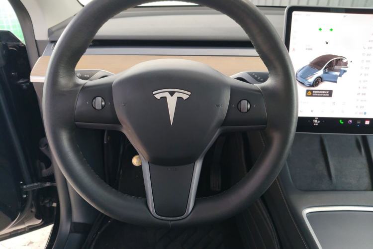 Used Tesla Model Y 2021 Standard Range Rear-Wheel Drive Version Steering Wheel