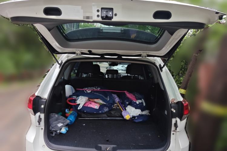 Used Toyota Highlander 2018 2.0T Two-Wheel-Drive Luxury Edition 7 Seats Emission Standard China V Trunk