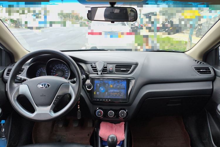 Used Kia K2 2015 Sedan 1.4L MT GLS Center Console