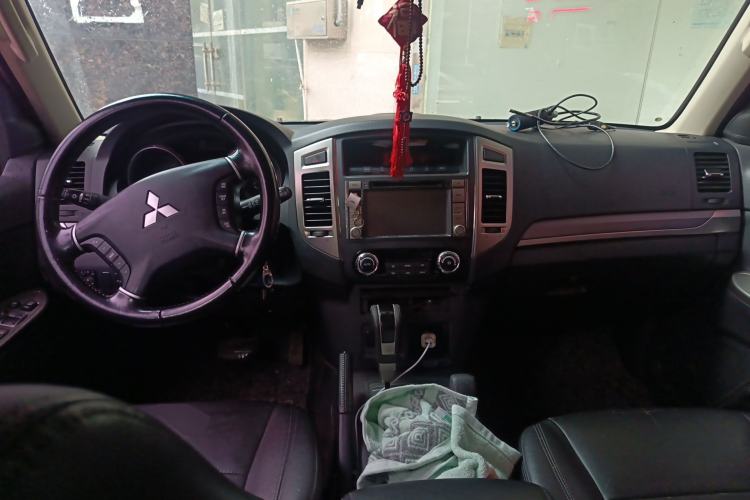 Used Mitsubishi Pajero 2015 3.0L Automatic Luxury Version China IV Standard