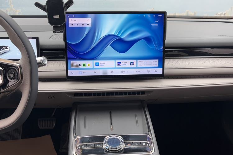 Used Geely Galaxy 8 2025 130km EM-i Flagship Edition Audio And AC Panel