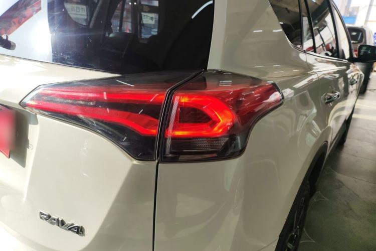 Used Toyota RAV4 2016 2.0L CVT Two-Wheel Drive Comfort Edition China V Standard