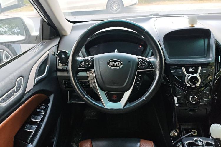 Used BYD Qin New Energy 2015 1.5T Dual-Crown Flagship Plus Edition
