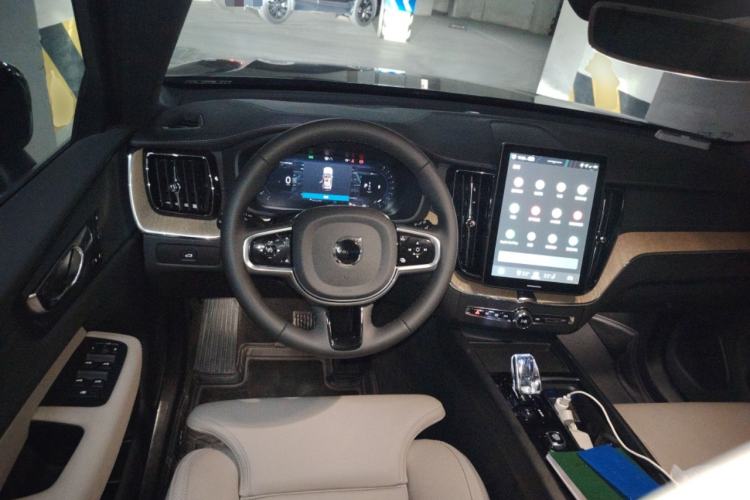 Used Volvo XC60 2026 B5 4x4 Smart Luxury Edition