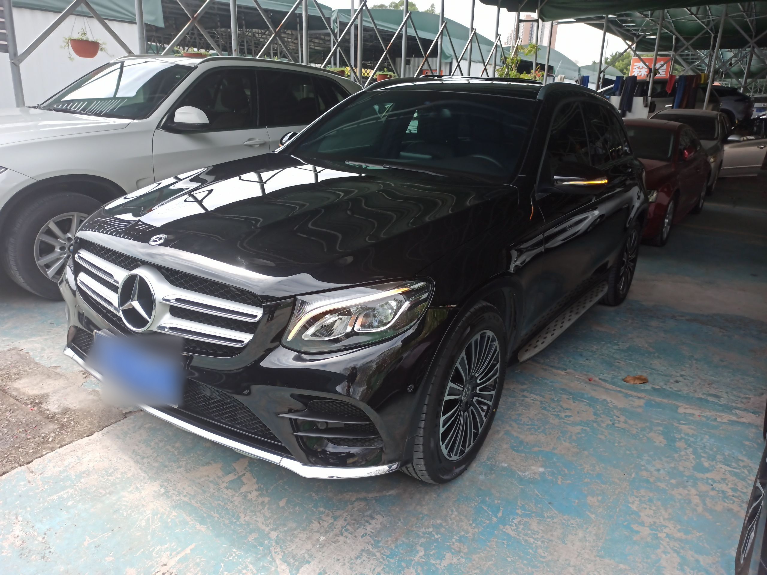 Под передней частью автомобиля