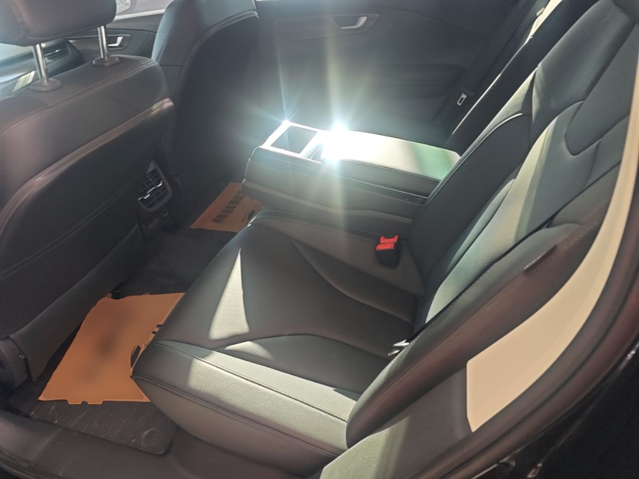 Hongqi E-QM5 2023 Base Travel Edition — снимка 20