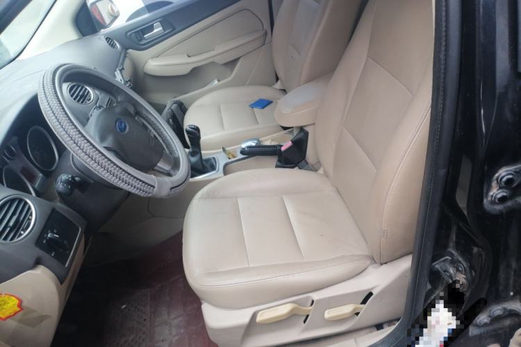 Used Ford Focus 2013 Sedan Classic 1.8L Manual Fashion Edition