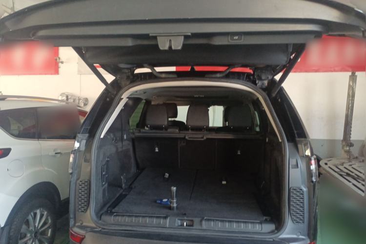 Used Land Rover Discovery 2018 3.0 SC V6 SE Trunk