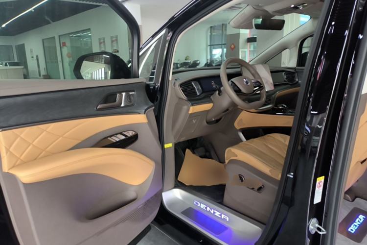 Used Denza D9 2024 DM-i 1050 Luxury Model Driver Seat