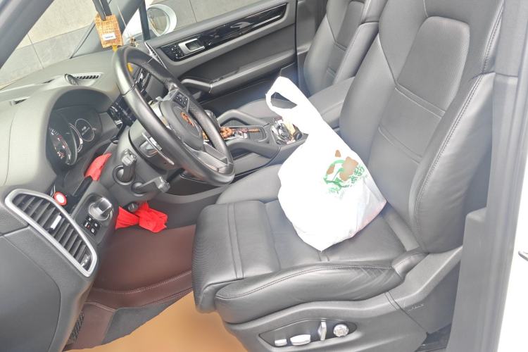 Used Porsche Cayenne E-Hybrid 2019 Cayenne E-Hybrid 2.0T Left Front Seat