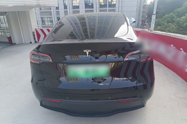 Used Tesla Model Y 2023 Long-Range All-Wheel-Drive Version