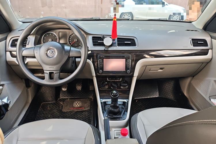 Used Volkswagen Gran Lavida 2013 1.6L Manual Comfort Model