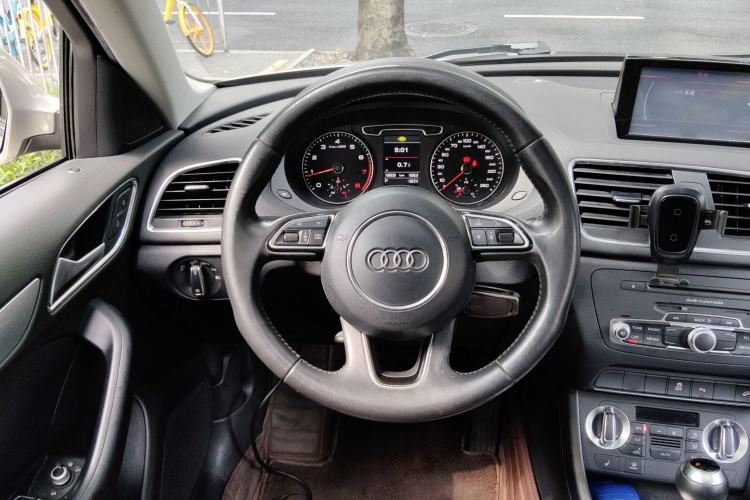 Used Audi Q3 2015 35 TFSI quattro Technology Edition Steering Wheel