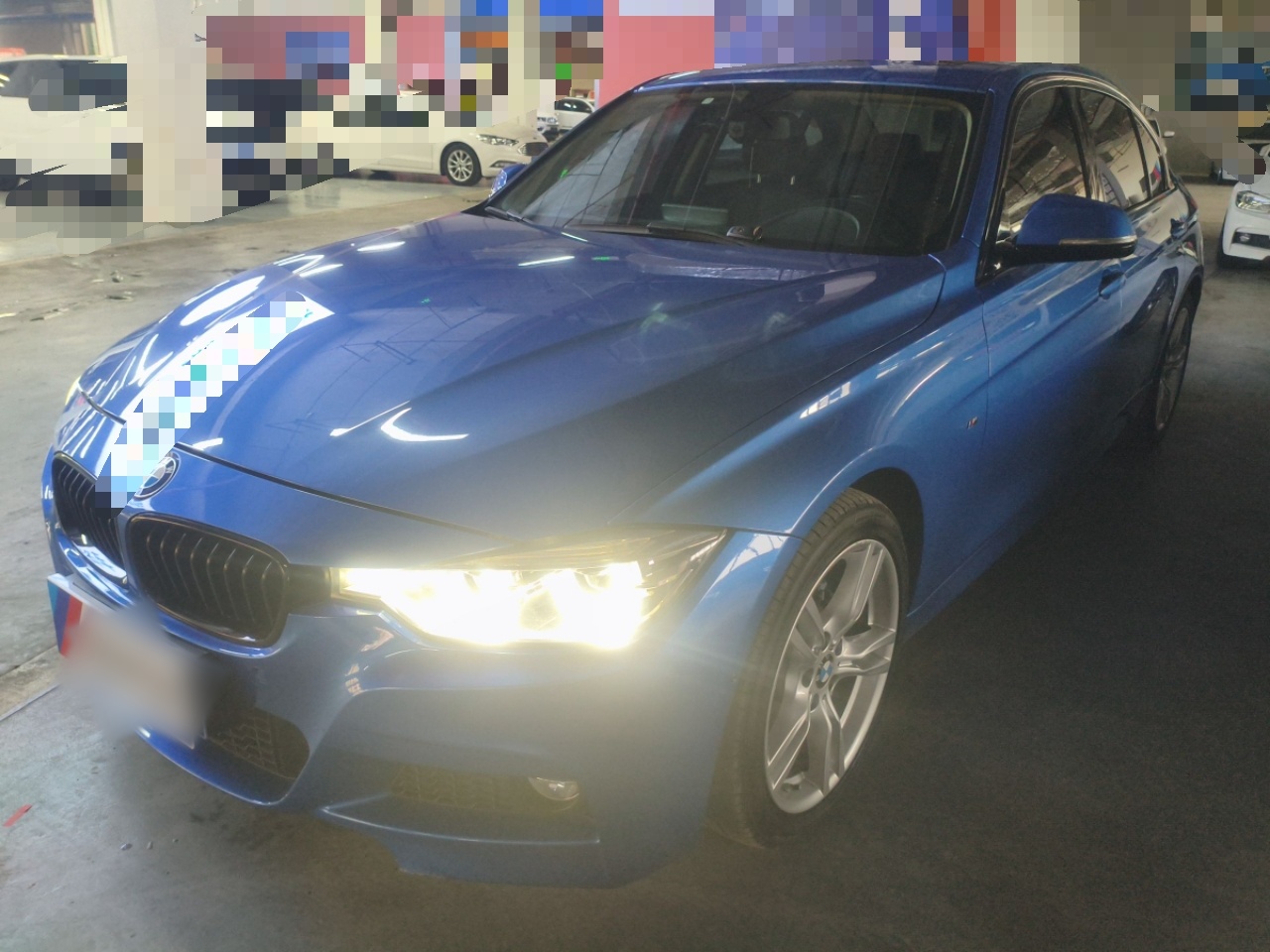 تحت مقدمة السيارة