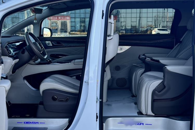 Used Denza D9 2022 DM-i 1040 Prestige Model