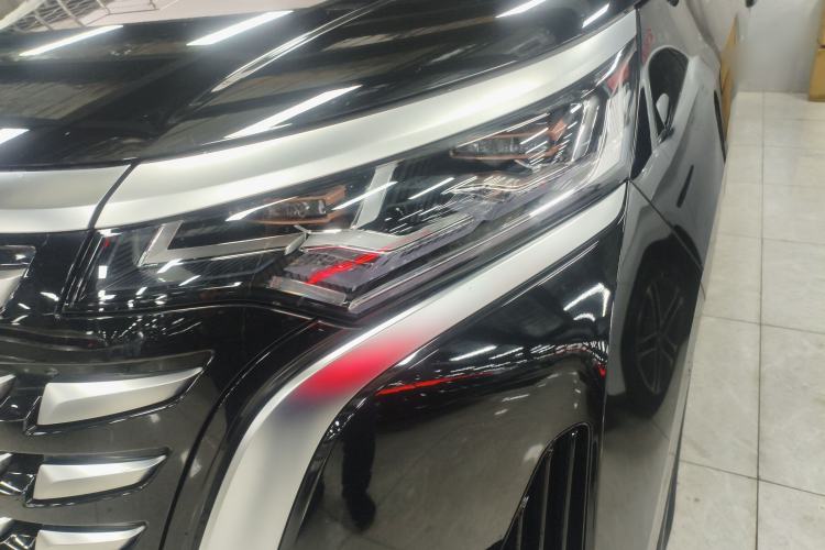 Used Denza D9 2022 DM-i 1040 Prestige Model
