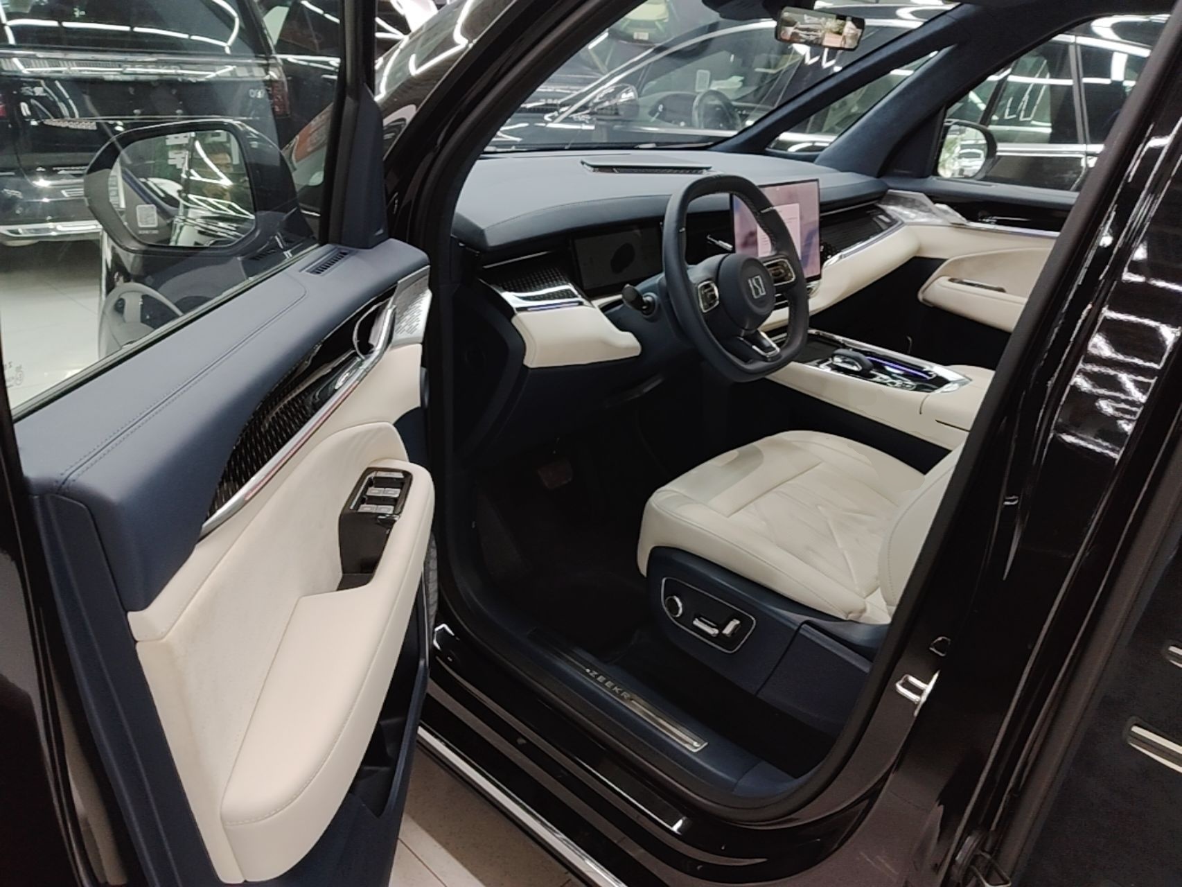Zeekr 009 2024 Six-Seat Executive Version 4WD 108 kWh — снимка 18