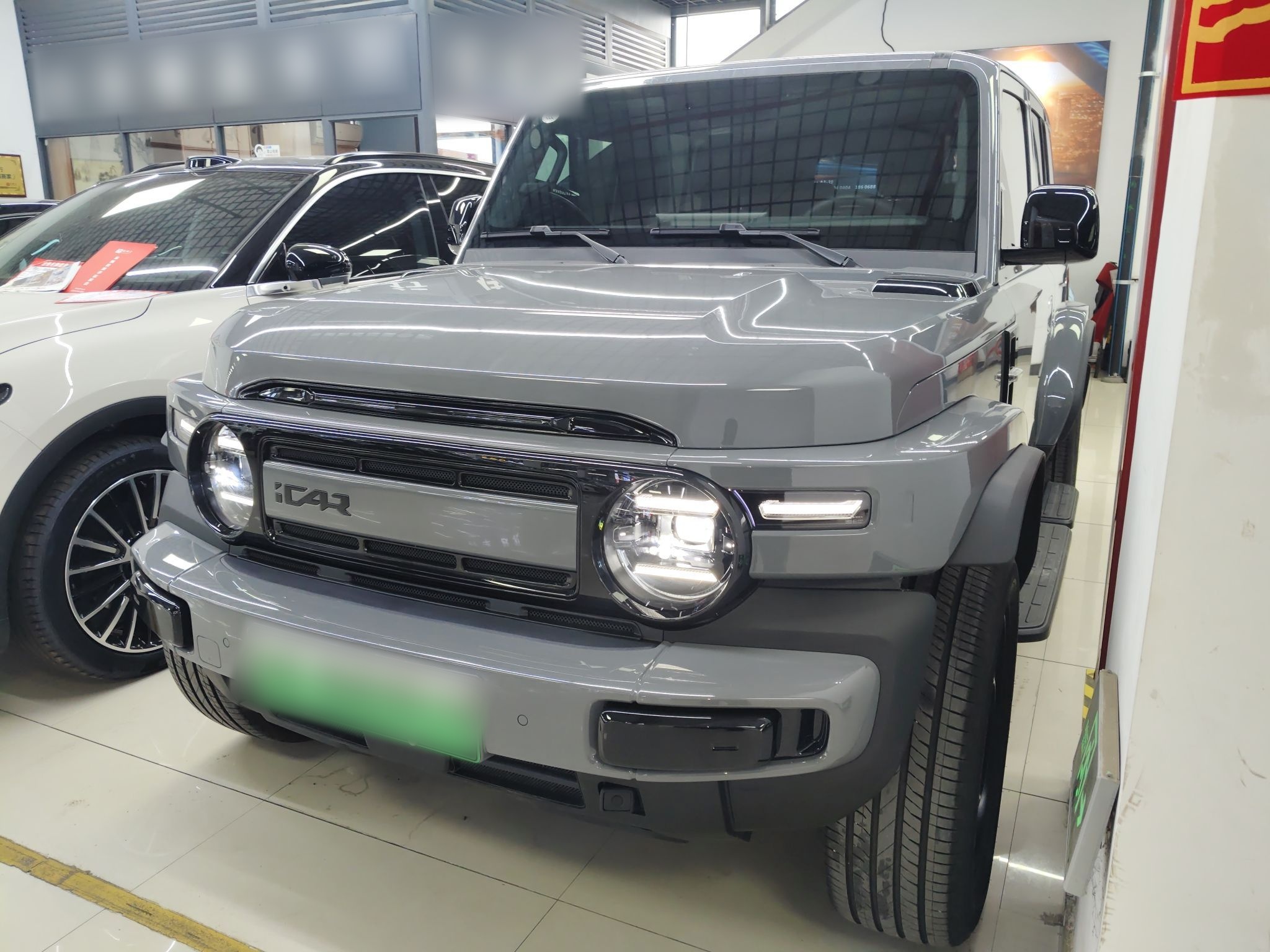 تحت مقدمة السيارة