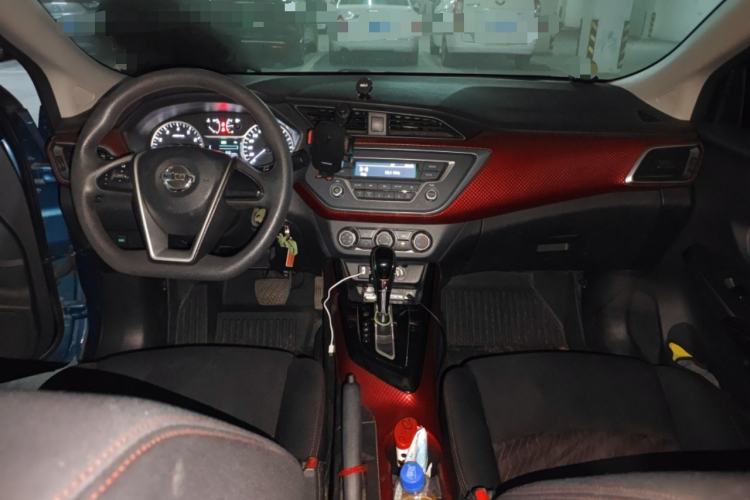 Used Nissan Lannia 2016 1.6L CVT Cool Edition Center Console