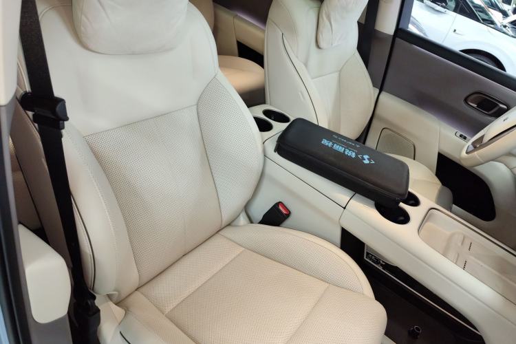 Used Li Auto i8 2025 Model Standard Version
