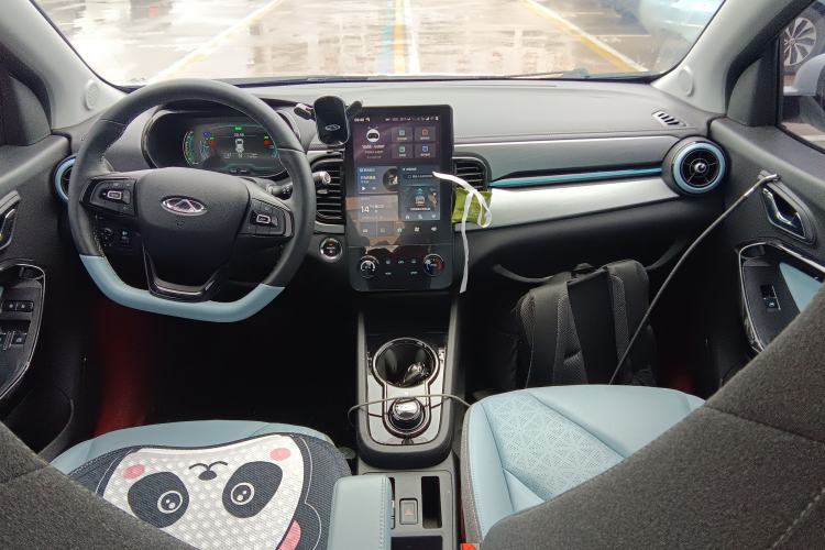 Used Chery QQ Little Ant 2024 Revised Version Youth Edition 251 km True Love Edition 25.05 kWh Center Console