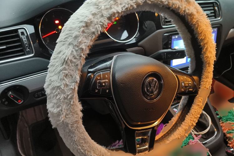 Used Volkswagen Sagitar 2015 1.6L Automatic Comfort Model Steering Wheel