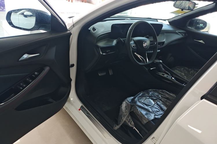 Used Buick Verano 2023 Pro GS Hunter Wind Edition Driver Seat