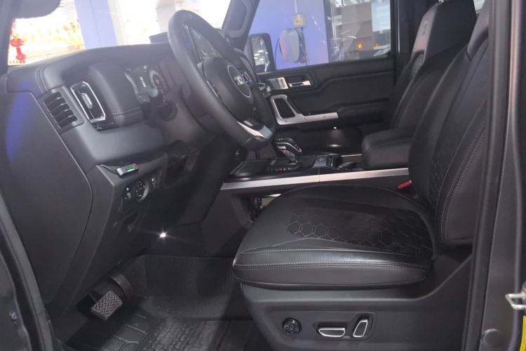 Used 212 T01 2024 2.0T Explorer
