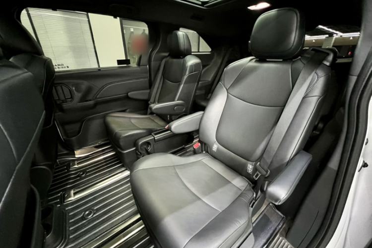 Used Toyota Granvia 2024 2.5L Hybrid Luxury Edition
