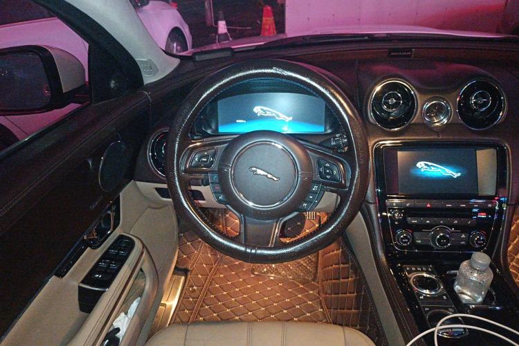 Used Jaguar XJ 2015 XJL 2.0T Elegance Business 80th Anniversary Limited Edition Steering Wheel