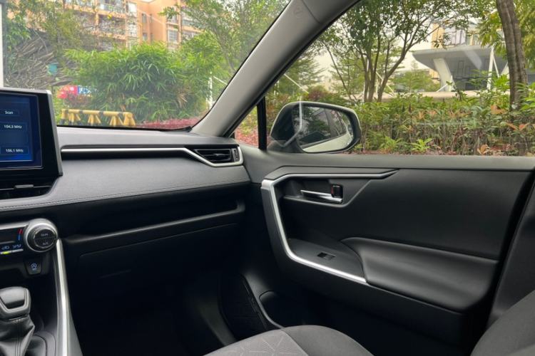 Used Toyota RAV4 2020 2.0L CVT 4x4 Trend Edition Interior 2