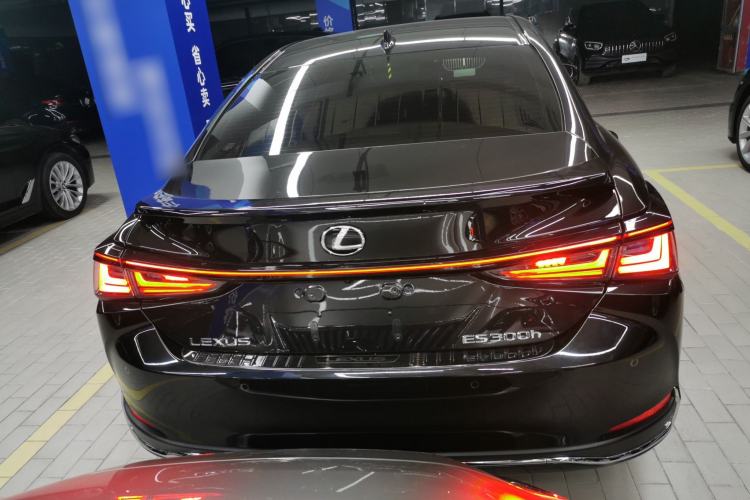 Used Lexus ES 2025 300h Deluxe Edition
