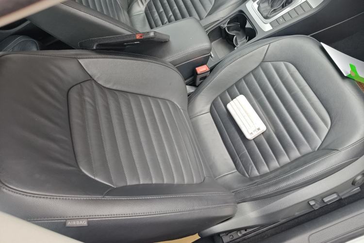 Used Volkswagen Magotan 2015 1.8TSI Advanced Model Right Front Seat