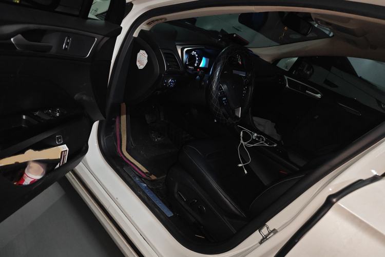 Used Ford Mondeo New Energy 2018 2.0 PHEV Smart-Controlled Fashion Edition China VI Standard Interior 3