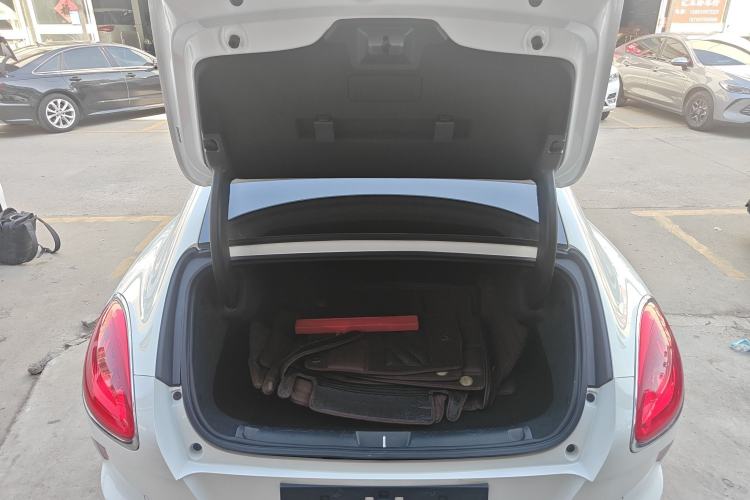 Used ORA Lightning Cat 2022 555 km Luxury Edition Trunk