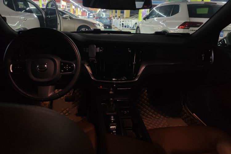 Used Volvo S60 2020 T4 Zhiyi Luxury Edition
