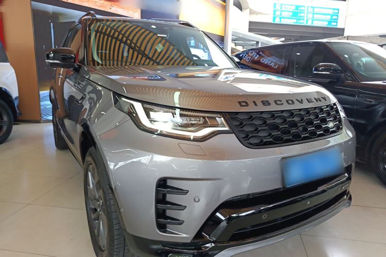 Used Land Rover Discovery 2023 Revised Version 360 PS R-Dynamic S Front Right 45 Deg